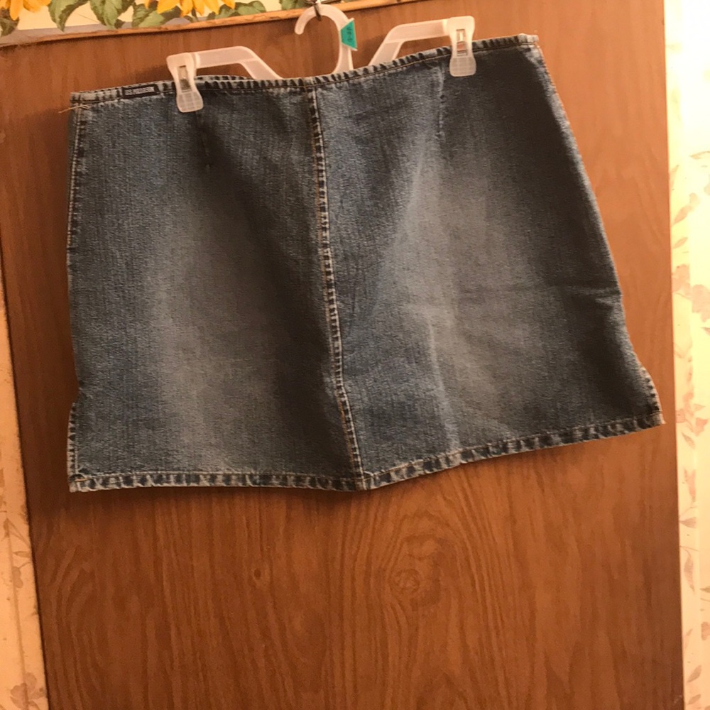 Women’s denim mini skirt 18W